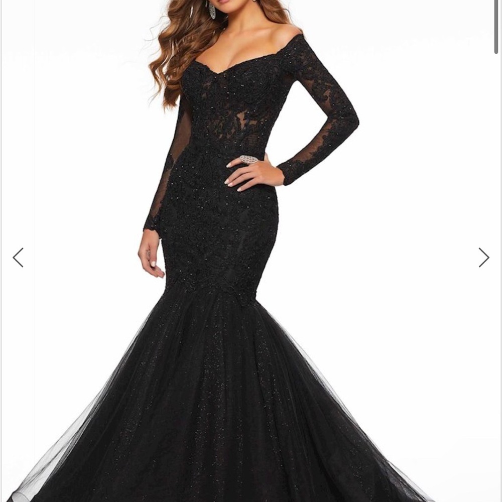 Prom Black Lace Evening Gown